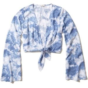Hollister Bell Sleeve Deep V-neck Tie Front Blue Tie Dye Crop Top Size Medium